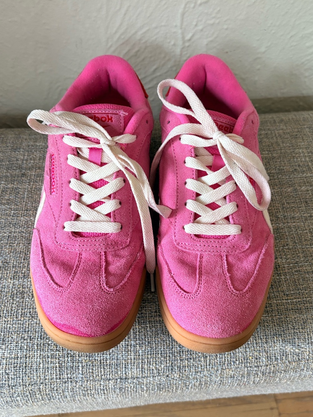Pink Reeboks!  Size 8.5. - Picture 2 of 14